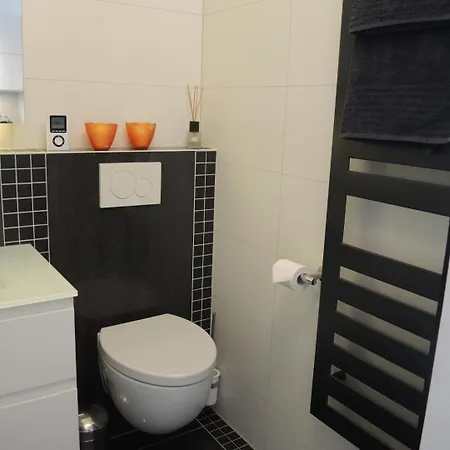 Nibbio By Fewotessin